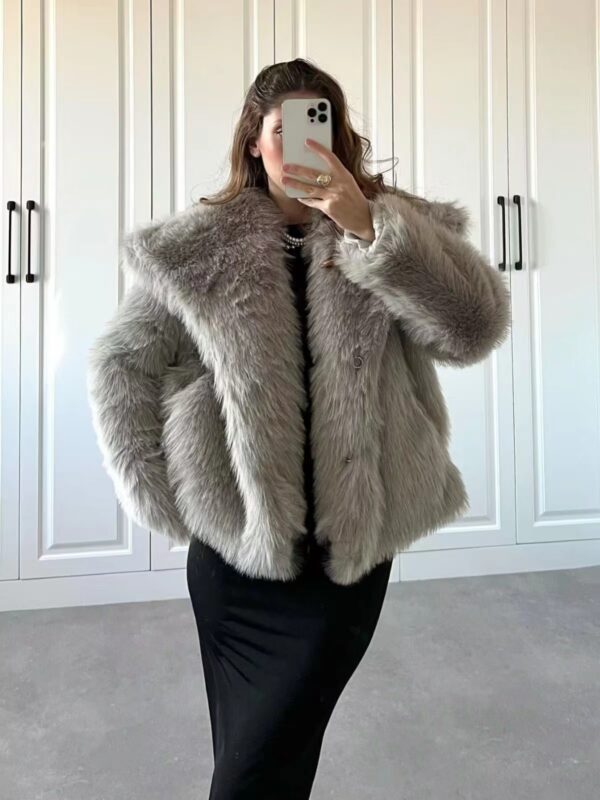 Faux fur coat - Image 5